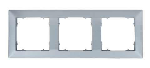 Ramă pentru 3 aparate cu dimensiuni de 55x55mm, argintie